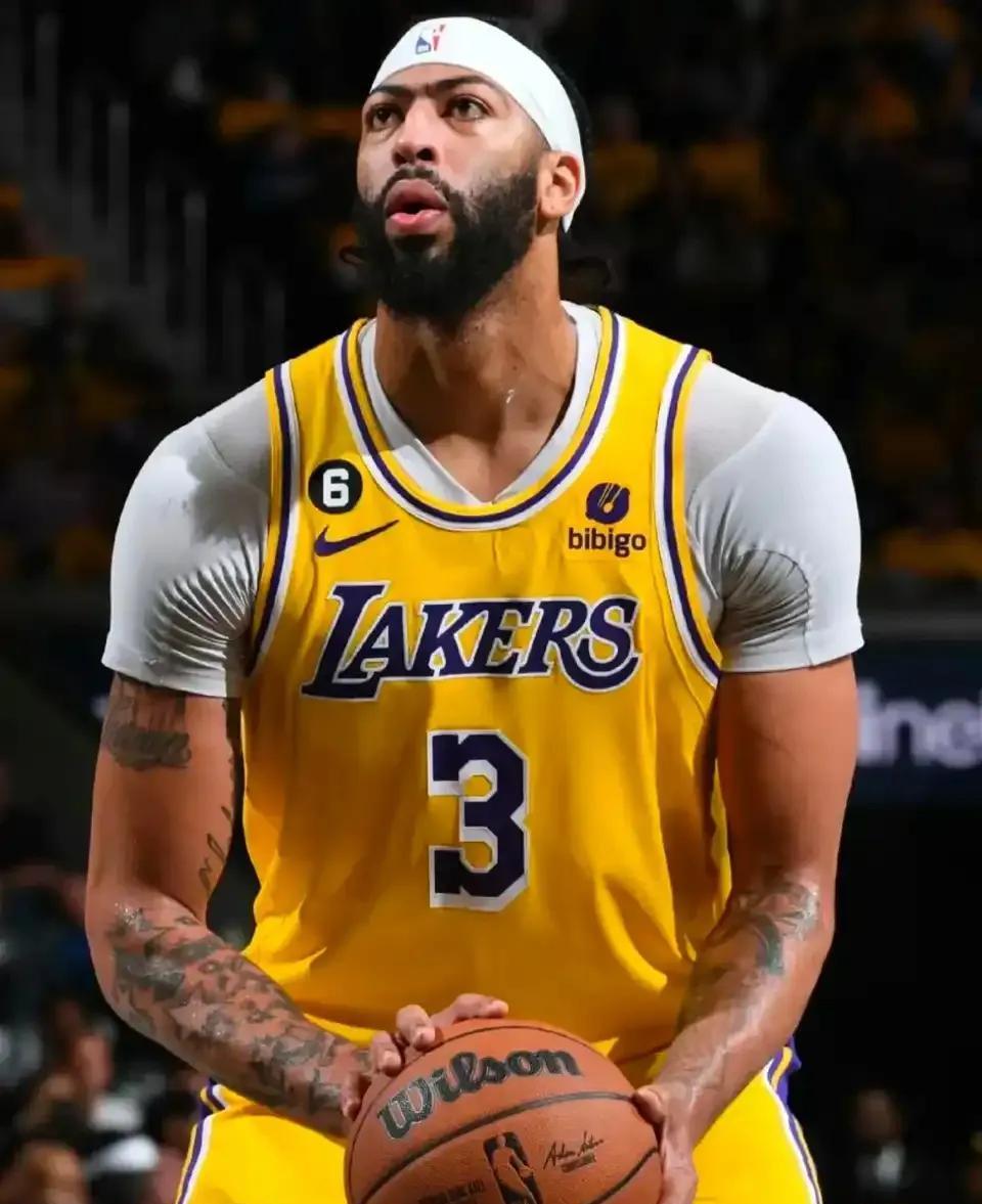 浓眉哥重返赛场，领先优势明显首场状态出色，快船观众沸腾！