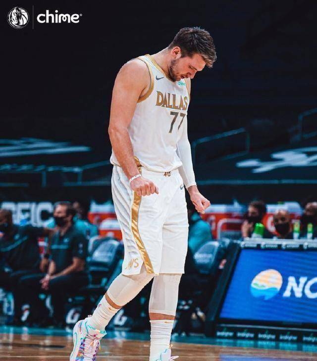 九游-东契奇连续十五场比赛得分超过重要助攻,澳大利亚队不断突破!赛场气氛高涨-九游