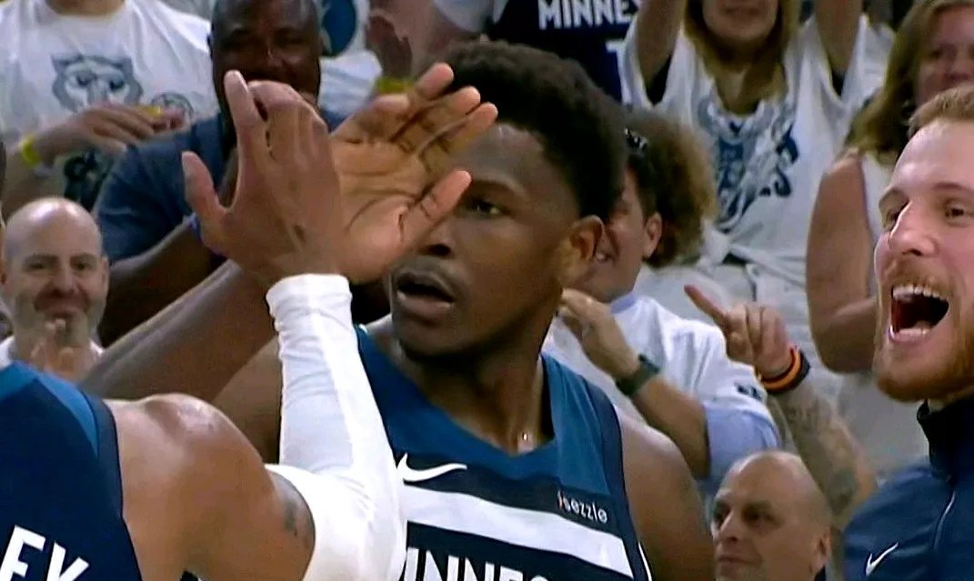 九游官方网站-字母哥在DWG比赛中晋级下一阶段，险胜引发热议！比赛高潮迭起-九游官方网站