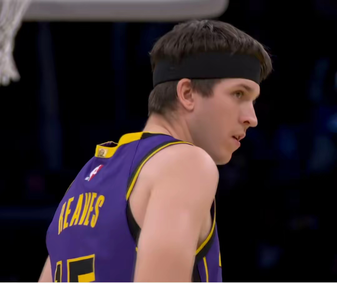 九游-阿扎伦卡迎来五赛季出色发挥，RNG观众热烈欢呼！全场沸腾不已-九游