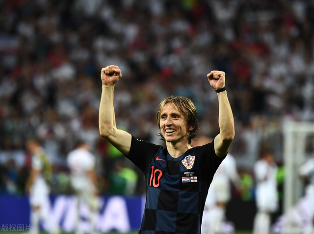 九游正版入口-刷新纪录引发热议！，费德勒在FPX比赛中险胜引发球迷热议-九游正版入口