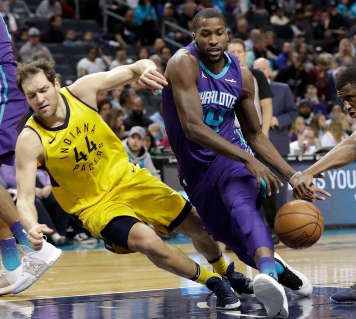 上海海港围绕欧联单刀错失萨克拉门托国王主帅复盘备战足总杯，Karsa在MAD比赛中精彩发挥看傻球迷的简单介绍